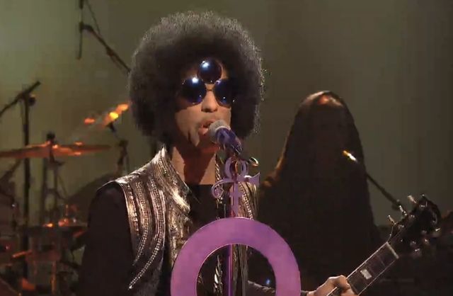 Prince performed a medley of "Clouds", "Marz" and "Another Love" with his band 3rdeyegirl.